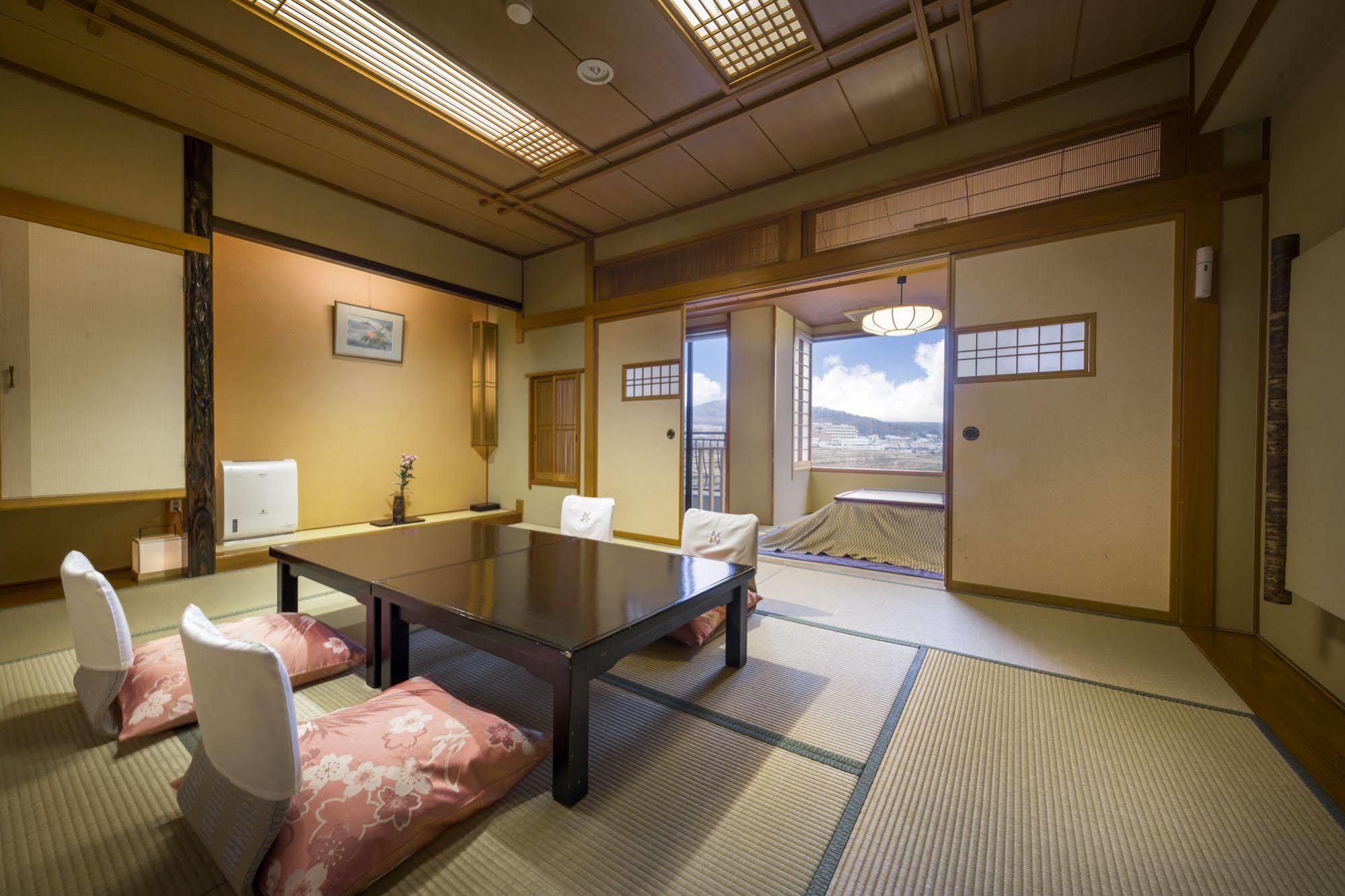 Hotel Kaneyamaen Fujiyoshida Extérieur photo